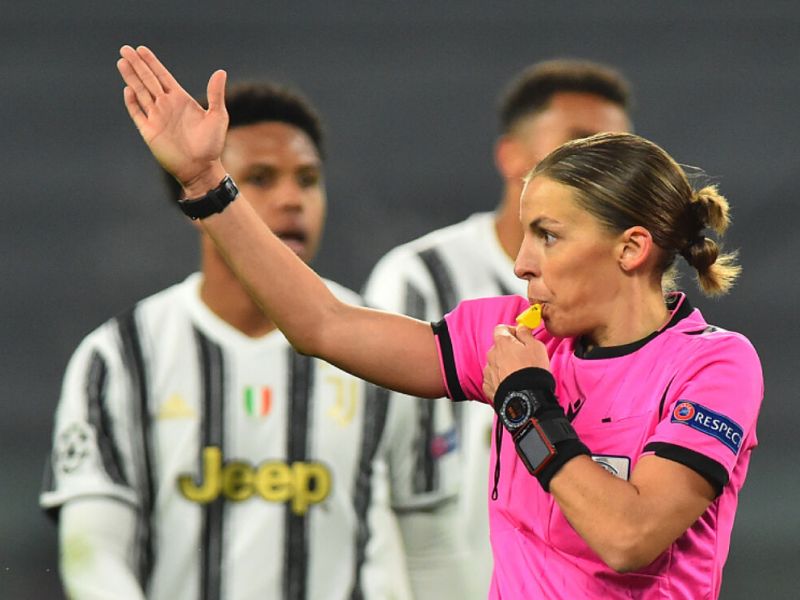 Una árbitra mujer pitara por primera vez un partido en un mundial&nbsp;masculino